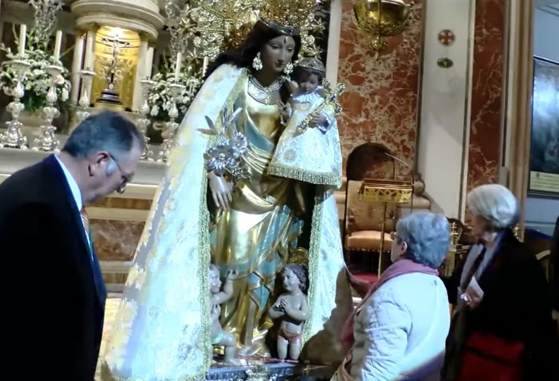 Besamanos a la Virgen de los Desamparados