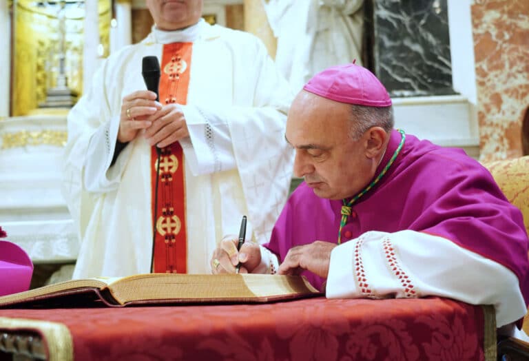 Entrada en la Basílica y firma en el Libro de Honor (A. Sáiz y V. Gutiérrez)