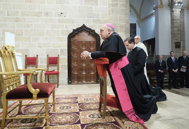 Monseñor Benavent en El Puig. (Fotos: V. Gutiérrez)