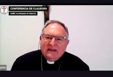 Mons. Mazuelos en un momento de su ponencia de clausura