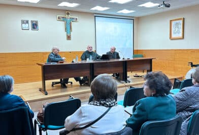 El religioso Servita, Antonio María Nofuentes en el centro, junto a Luís Sánchez (dcha.) y el Padre Martín Gelabert, Vicario para la Vida Consagrada (izda.)