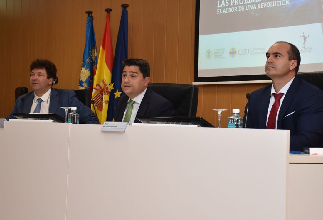 Presentan en la Universidad Católica de Valencia el libro Dios, la ciencia,  las pruebas. El albor de una revolución - Archidiócesis de Valencia